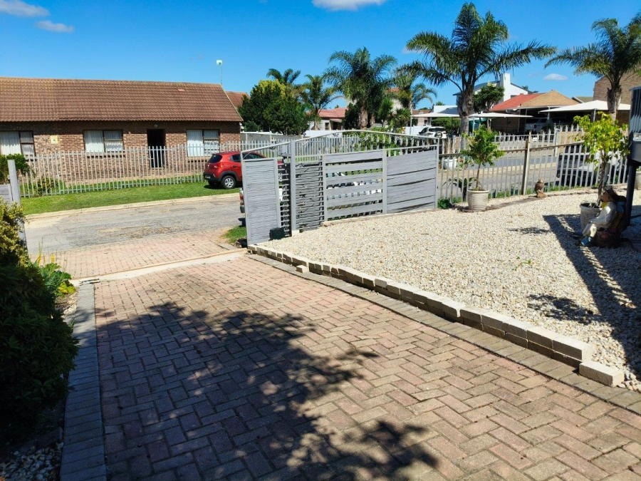 3 Bedroom Property for Sale in Wavecrest Eastern Cape